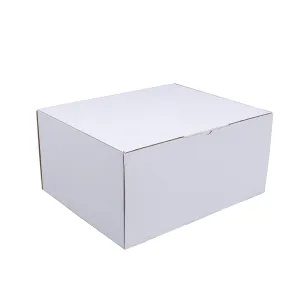 310 x 250 x 150mm A4 Die cut White Mailing Box B106