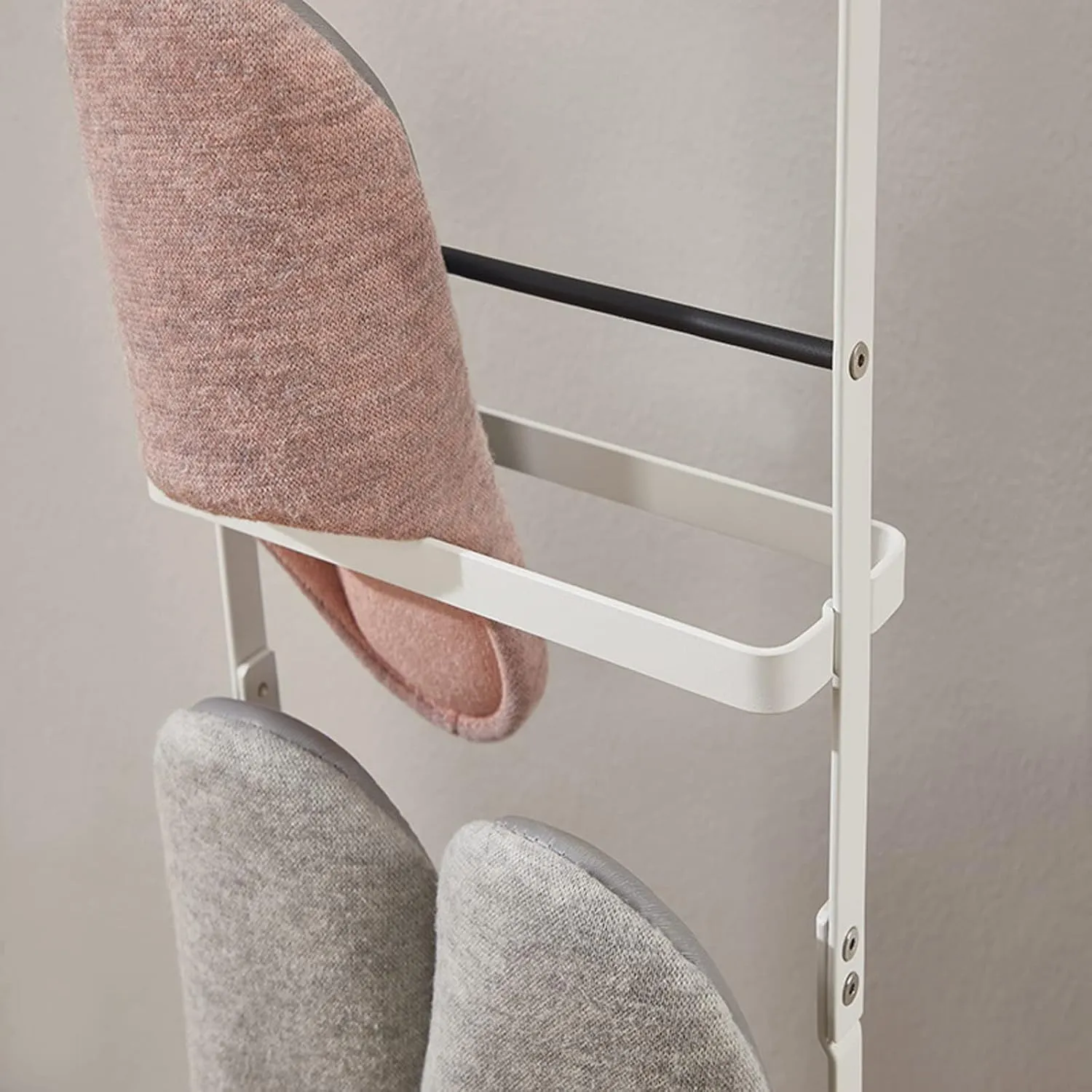 Japanese-Style Iron Slippers Rack, Multi-Layer Single-Row Self-Standing Storage Rack, Household Narrow Shoe Rack,Black-4Tier