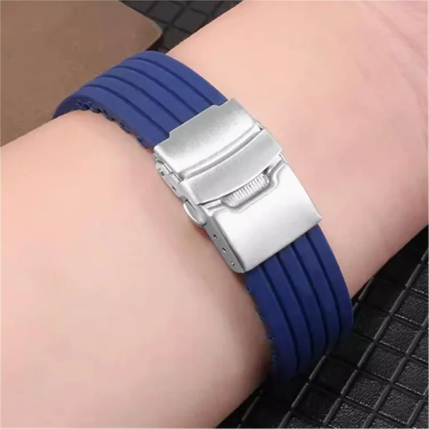 Silicone Men's Fashion Sports Watch Strap 20mm 22mm Universal Bracelet Replacement Watchband Accessories