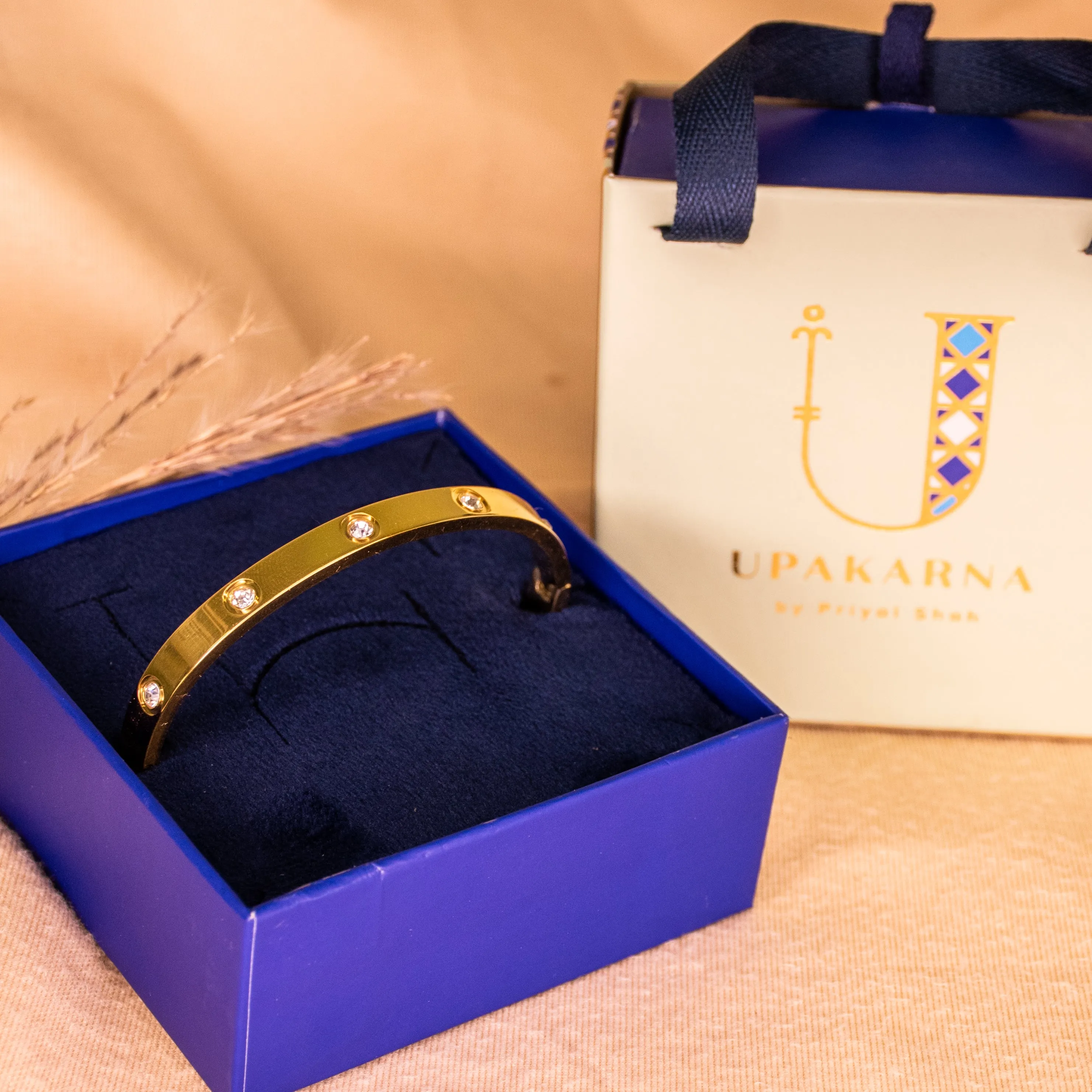 Studded Bangle   Gift Box